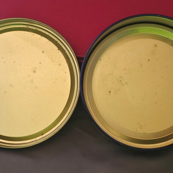 Vintage Snowy Village Christmas Cookie Tin Preowned Condition - Picture 3 of 4